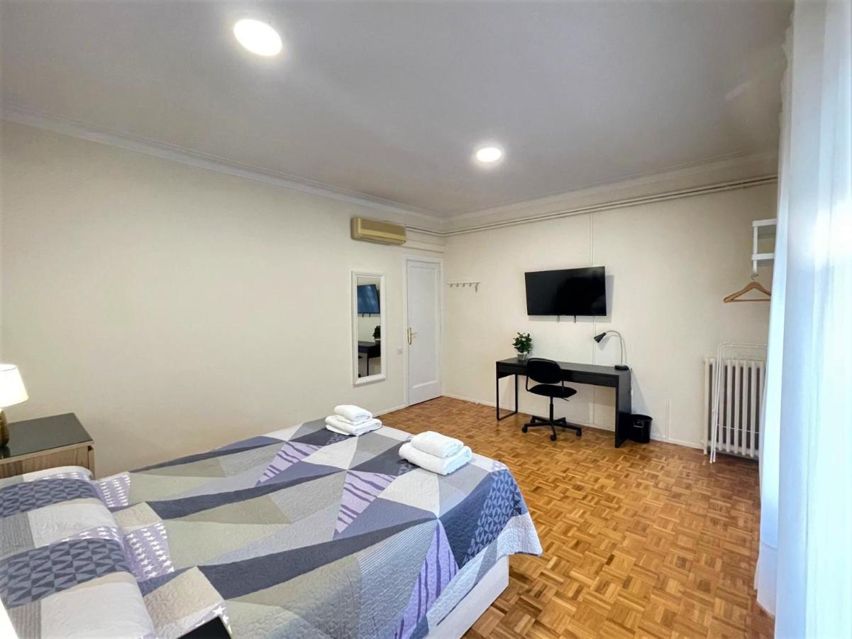 Villarroel Habitaciones Barcelona Exterior foto